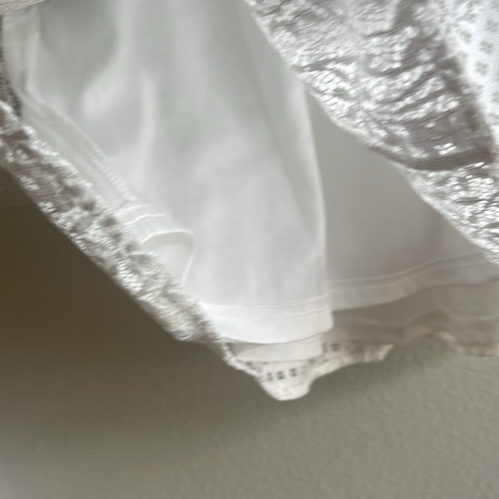 Doe & Rae Elegant White Sleeveless Top - Picture 4 of 6